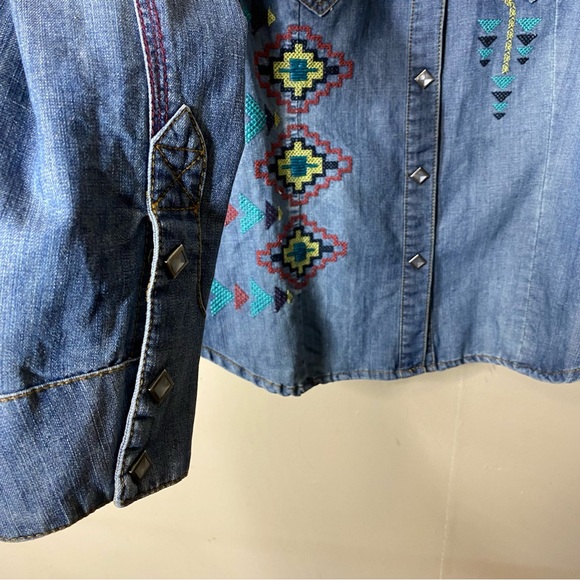 Double D Ranch denim snap button top - Picture 11 of 12